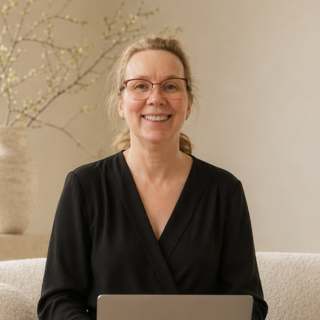 Silke Brackert, systemischer Coach, in ihrer Arbeit mit der Innenwelt